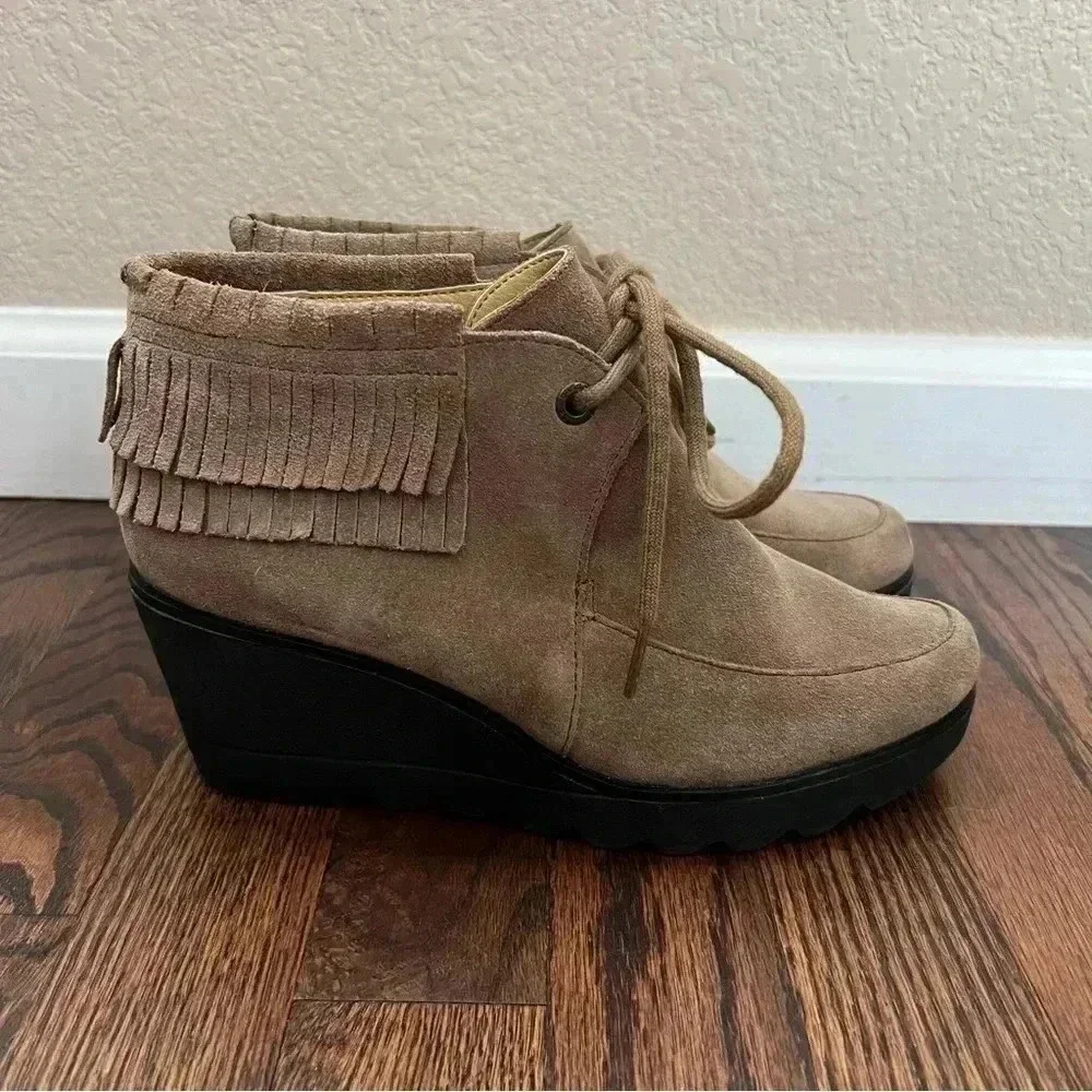 Bussola Leeds Suede Tan Layered Fringe Lace Up Wedge Ankle Bootie Shoes 6.5, 37.